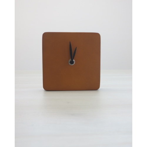 CORTEN CLOCK Orologio d'appoggio in legno verniciato